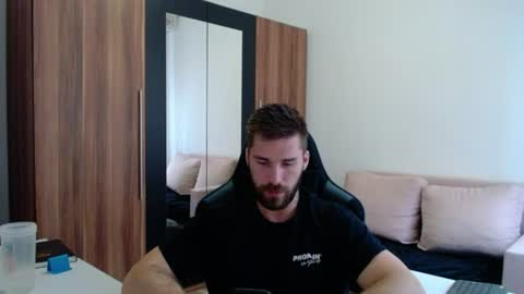 Snapshot of darius_94 chatting on 06-14-26, 04:42 darius_94 online show from 06-14-26, 04:42