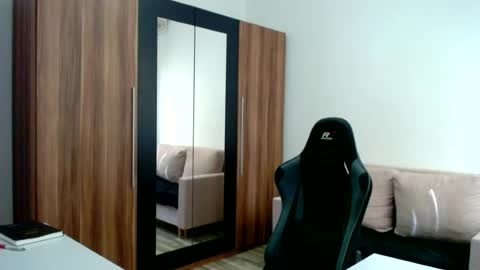 Snapshot of darius_94 chatting on 06-18-26, 06:57 darius_94 online show from 06-18-26, 06:57