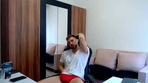 Snapshot of darius_94 chatting on 06-27-26, 12:33 darius_94 online show from 06-27-26, 12:33