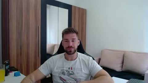 Snapshot of darius_94 chatting on 07-08-26, 06:51 darius_94 online show from 07-08-26, 06:51