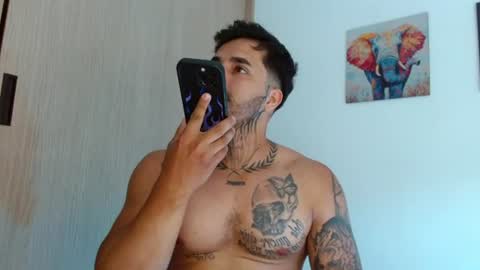 Snapshot of darius_phoenix chatting on 06-24-26, 05:23 Darius Phoenix online show from 06-24-26, 05:23