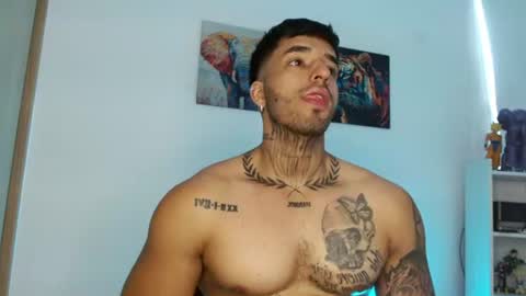 Snapshot of darius_phoenix chatting on 06-26-26, 05:50 Darius Phoenix online show from 06-26-26, 05:50