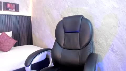 Dark online show from 09-21-25, 12:40