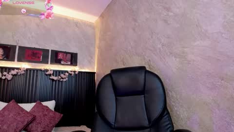 Dark online show from 10-07-25, 12:24