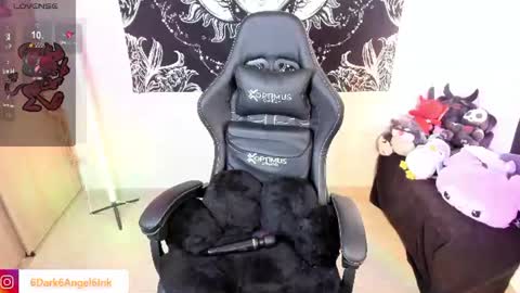 Snapshot of dark_angel_ink_ chatting on 06-19-26, 01:48 LUISA online show from 06-19-26, 01:48