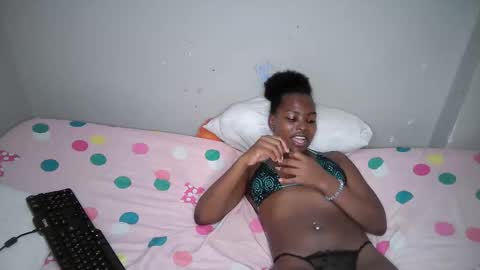 dark_lovly online show from 11-05-25, 10:37