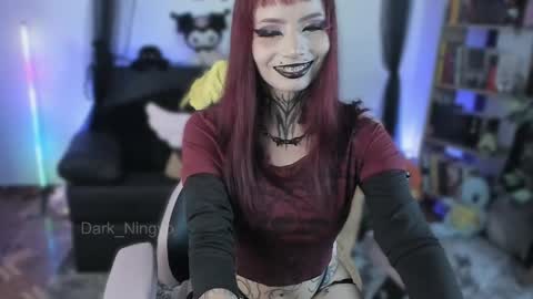 Snapshot of dark_ningyo chatting on 05-29-26, 03:43 Dafne online show from 05-29-26, 03:43
