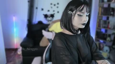 Snapshot of dark_ningyo chatting on 06-14-26, 01:25 Dafne online show from 06-14-26, 01:25