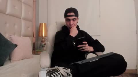 dark_sun333 online show from 01-08-26, 02:03