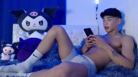 Snapshot of darkboy26_ chatting on 01-21-25, 01:39 Blake online show from 01-21-25, 01:39