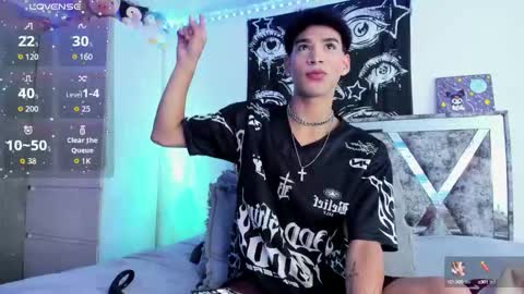 Snapshot of darkboy26_ chatting on 10-09-25, 10:30 Blake online show from 10-09-25, 10:30