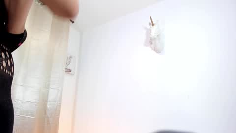 Snapshot of darkinstincts chatting on 01-23-25, 04:59 Antonella and Sofia online show from 01-23-25, 04:59