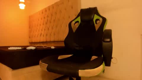 darkknightx01 online show from 03-12-26, 12:06