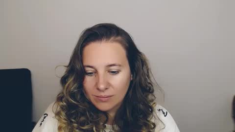 Snapshot of darklure_ chatting on 09-25-25, 04:38 Anna online show from 09-25-25, 04:38