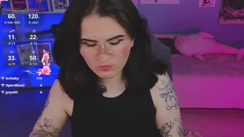 Snapshot of darksh1ne chatting on 04-01-26, 09:23 Shine online show from 04-01-26, 09:23