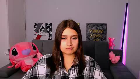 Snapshot of darksidelove_ chatting on 04-18-26, 04:44 Amelie online show from 04-18-26, 04:44