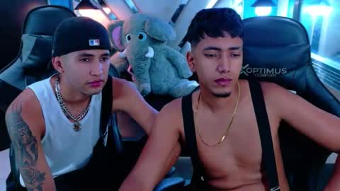 Snapshot of darwinandbrayan chatting on 11-11-25, 03:39 darwinandbrayan online show from 11-11-25, 03:39