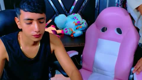 Snapshot of darwinandbrayan chatting on 11-14-25, 11:24 darwinandbrayan online show from 11-14-25, 11:24