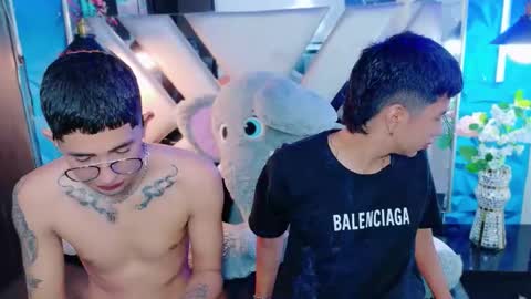 Snapshot of darwinandbrayan chatting on 11-30-25, 08:13 darwinandbrayan online show from 11-30-25, 08:13