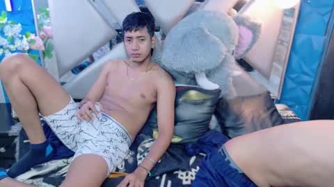 Snapshot of darwinandbrayan chatting on 12-04-25, 04:00 darwinandbrayan online show from 12-04-25, 04:00