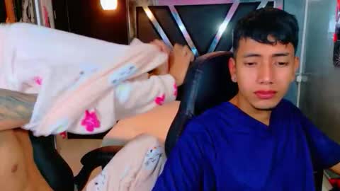 Snapshot of darwinandbrayan chatting on 12-17-25, 02:06 darwinandbrayan online show from 12-17-25, 02:06