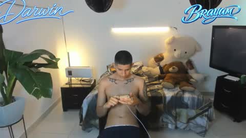 Snapshot of darwinandbrayan chatting on 02-24-26, 05:00 darwinandbrayan online show from 02-24-26, 05:00