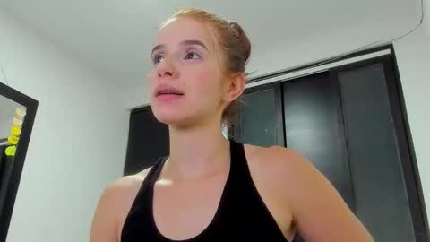 Snapshot of dasne19 chatting on 02-18-26, 01:34 Dafne online show from 02-18-26, 01:34