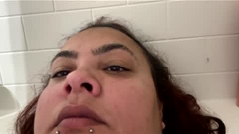 Snapshot of datbishyoumiss chatting on 12-17-25, 04:35 DatbishYoumiss online show from 12-17-25, 04:35