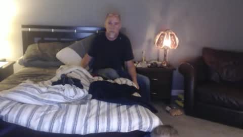 Snapshot of davejones454545 chatting on 11-14-25, 06:01 Dave online show from 11-14-25, 06:01