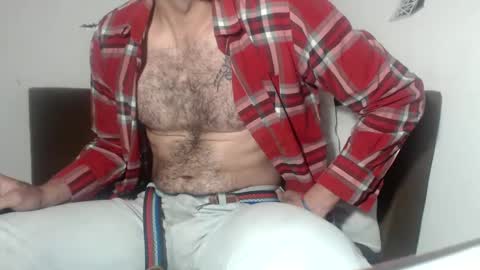 Snapshot of david_hot12 chatting on 01-20-25, 01:11 david online show from 01-20-25, 01:11