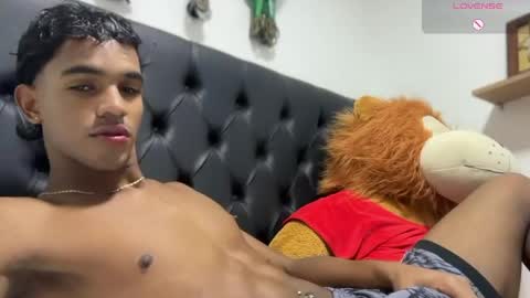 Snapshot of david_hot44 chatting on 05-26-26, 06:53 david_hot44 online show from 05-26-26, 06:53