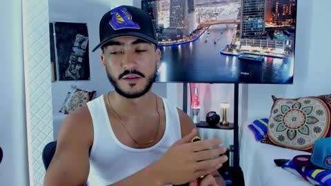 Snapshot of david_johnson372 chatting on 03-04-26, 01:33 Hey im David that loves to explore and speak their fantasies. Very open talktative and nice. Feel free to chat with me online show from 03-04-26, 01:33