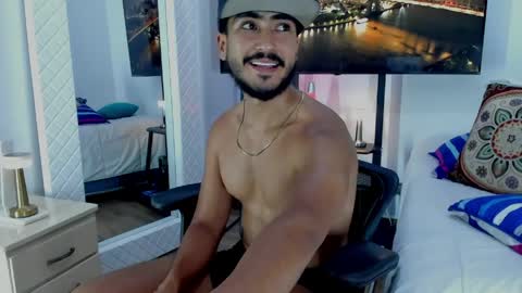 Snapshot of david_johnson372 chatting on 04-23-26, 12:01 Hey im David that loves to explore and speak their fantasies. Very open talktative and nice. Feel free to chat with me online show from 04-23-26, 12:01