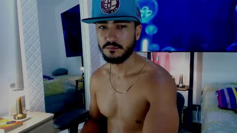 Snapshot of david_johnson372 chatting on 04-27-26, 12:30 Hey im David that loves to explore and speak their fantasies. Very open talktative and nice. Feel free to chat with me online show from 04-27-26, 12:30