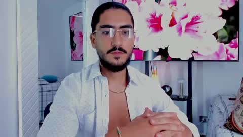 Snapshot of david_johnson372 chatting on 05-10-26, 12:54 Hey im David that loves to explore and speak their fantasies. Very open talktative and nice. Feel free to chat with me online show from 05-10-26, 12:54