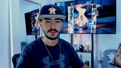 Snapshot of david_johnson372 chatting on 05-29-26, 12:30 Hey im David that loves to explore and speak their fantasies. Very open talktative and nice. Feel free to chat with me online show from 05-29-26, 12:30