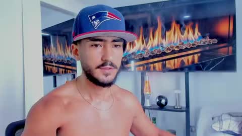 Snapshot of david_johnson372 chatting on 07-12-26, 01:13 Hey im David that loves to explore and speak their fantasies. Very open talktative and nice. Feel free to chat with me online show from 07-12-26, 01:13