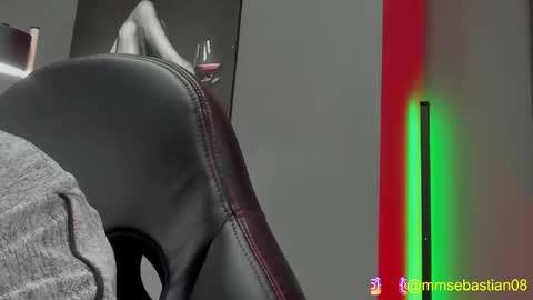 David Jons online show from 12-17-25, 01:11