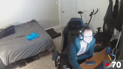 Snapshot of david_novabear chatting on 12-05-24, 01:36 David online show from 12-05-24, 01:36