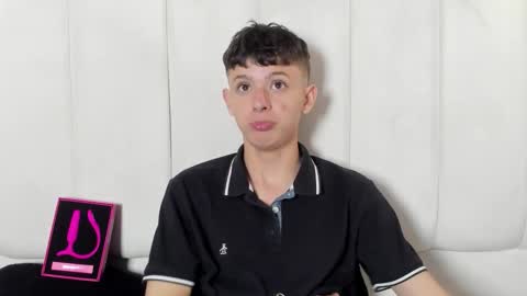 Snapshot of david_roy_ chatting on 02-26-26, 01:32 Roy online show from 02-26-26, 01:32