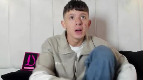 Snapshot of david_roy_ chatting on 02-27-26, 01:33 Roy online show from 02-27-26, 01:33