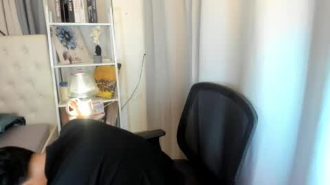 Snapshot of davincihugecock chatting on 05-29-26, 05:33 daniel online show from 05-29-26, 05:33