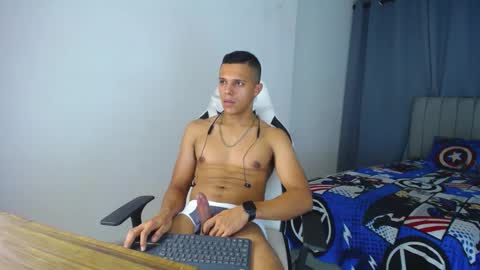 Snapshot of davisito7 chatting on 12-18-24, 10:08 David Angel online show from 12-18-24, 10:08