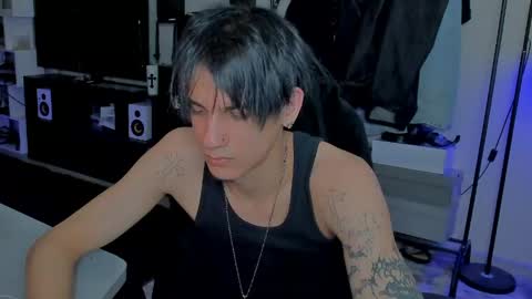 Snapshot of davisross chatting on 04-29-26, 05:22 davis online show from 04-29-26, 05:22