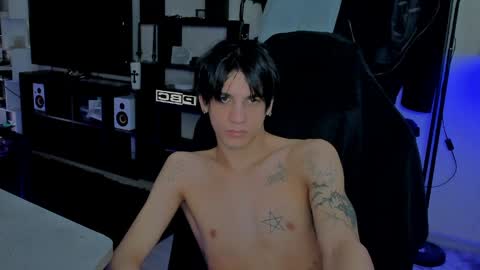 Snapshot of davisross chatting on 05-11-26, 02:12 davis online show from 05-11-26, 02:12