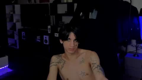 Snapshot of davisross chatting on 06-30-26, 02:01 davis online show from 06-30-26, 02:01