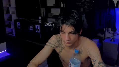 Snapshot of davisross chatting on 07-02-26, 01:39 davis online show from 07-02-26, 01:39