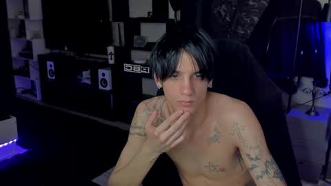 Snapshot of davisross chatting on 07-04-26, 12:22 davis online show from 07-04-26, 12:22