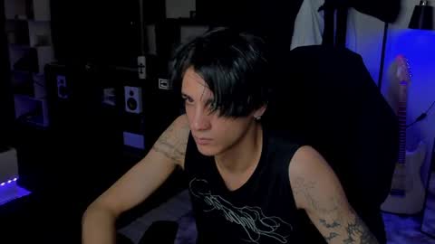 Snapshot of davisross chatting on 08-01-26, 12:26 davis online show from 08-01-26, 12:26