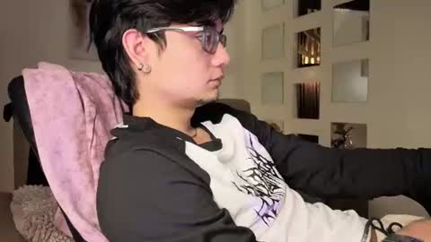 Snapshot of davoxer chatting on 06-12-26, 04:44 davoxer online show from 06-12-26, 04:44